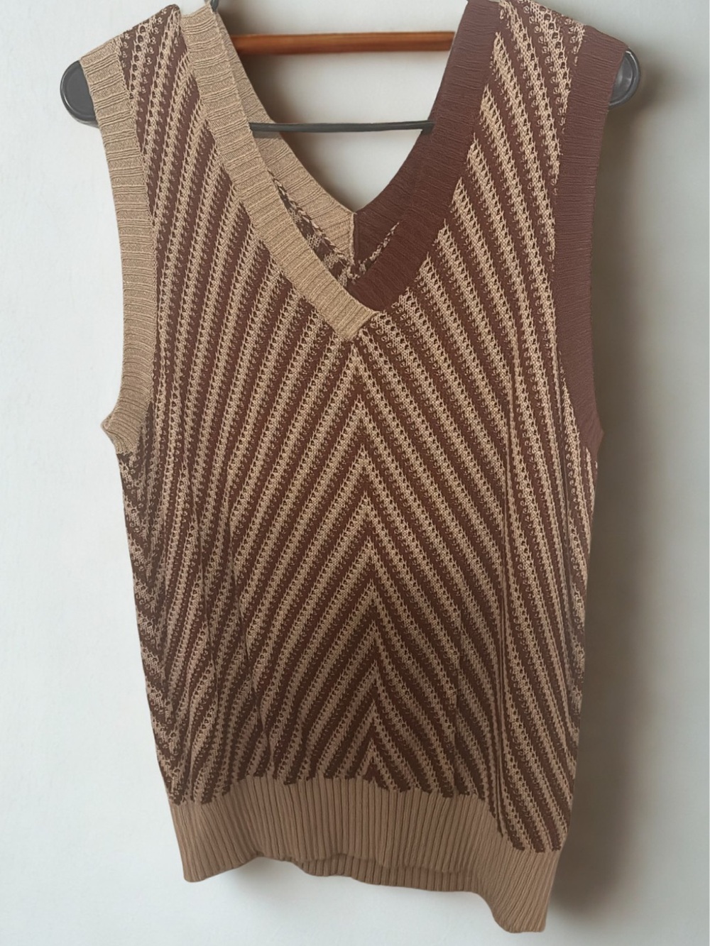 Sleeveless V-Neck Knit Tank in Brown and Tan